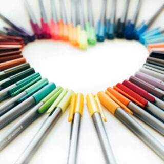Estuche Metálico 50 Micropuntas Acuarelables STAEDTLER Triplus corazon