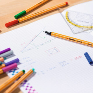 Estuche Metálico de 50 Micropuntas STABILO Point 88 Notas