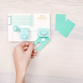 Perforadora de Letras Pequeñas We R Memory Keepers Mini Alphabet Punch Board Uso