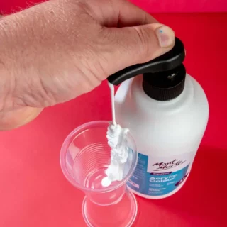 Pintura Acrilica Mont Marte Signature Botella de 1 Litro 1000 ml Blanco Titanio Dispensador Librería IRBE Cochabamba Bolivia